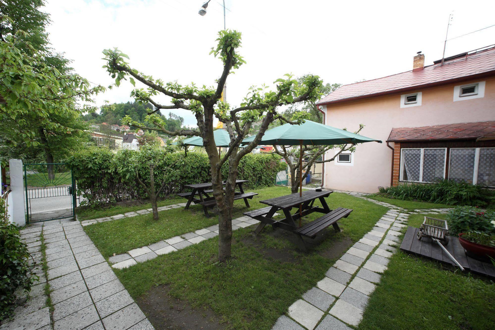 Hostel Havana เชสกี้ครุมลอฟ ภายนอก รูปภาพ